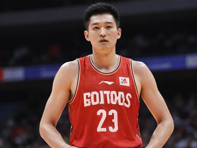 中国男篮大胜关岛48分，但这并不值得庆祝