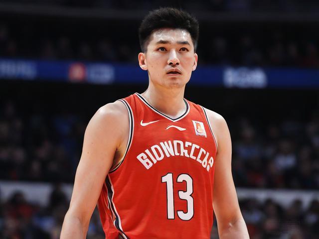 发球还能走步?NBA奇葩判罚背后的规则揭秘