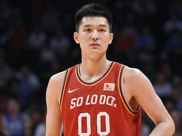 CBA季后赛：刘伟伟出轨后仍执教，联赛为何如此宽容？