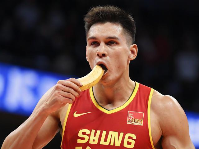 为什么运动员都爱在比赛间隙吃香蕉？