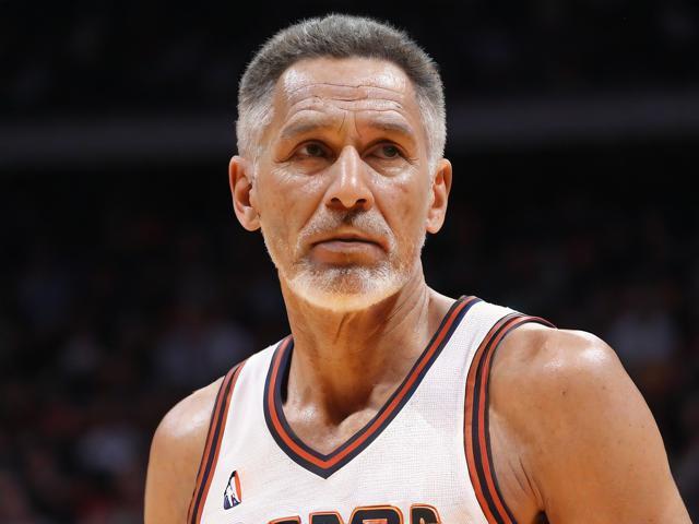 快船队平均年龄33岁，老将保罗40岁重回球队