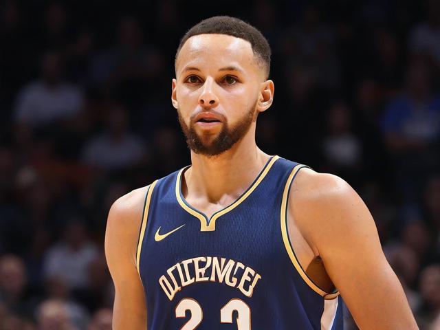 从4,000个三分球看库里历史地位：下一个何时出现？