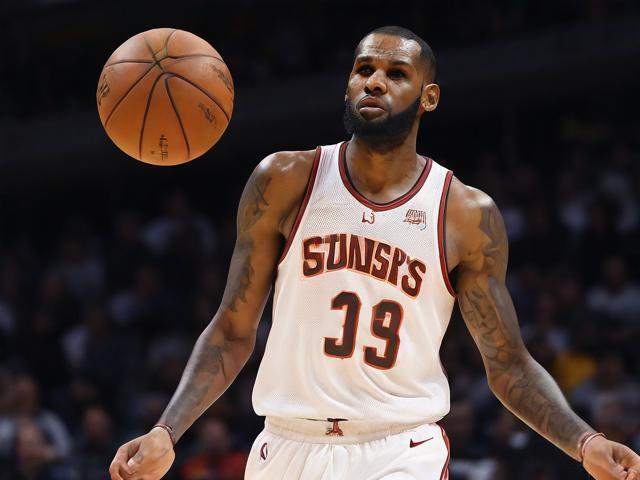 詹姆斯三次走步，裁判为何不吹？这规则你懂吗？