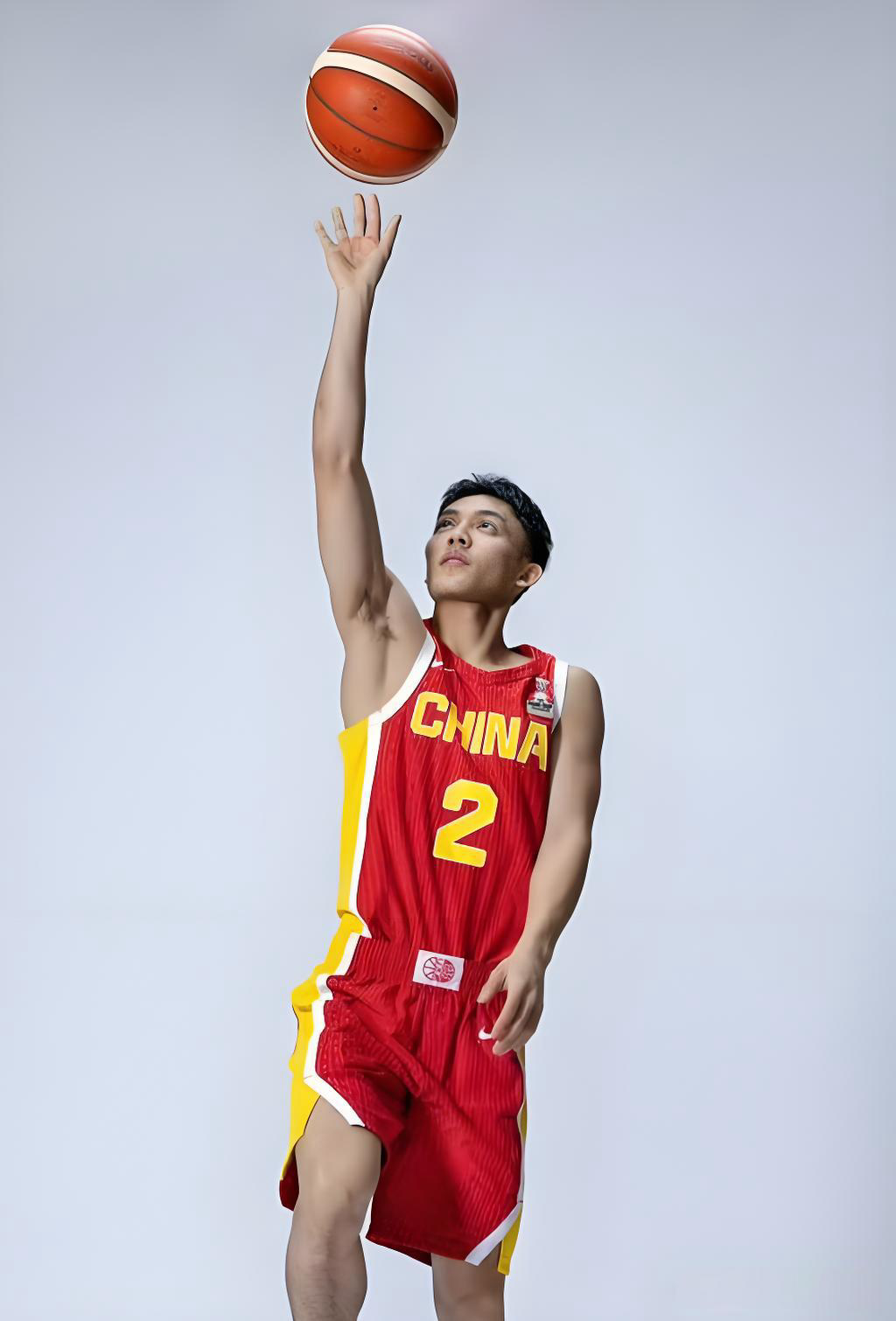 徐杰关键发挥助男篮止颓