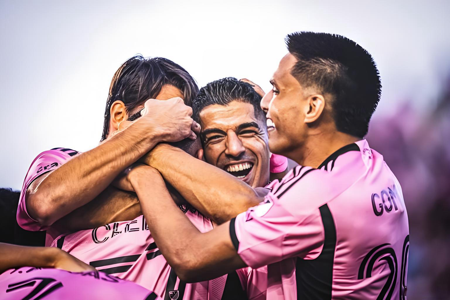 多队争抢苏亚雷斯引关注