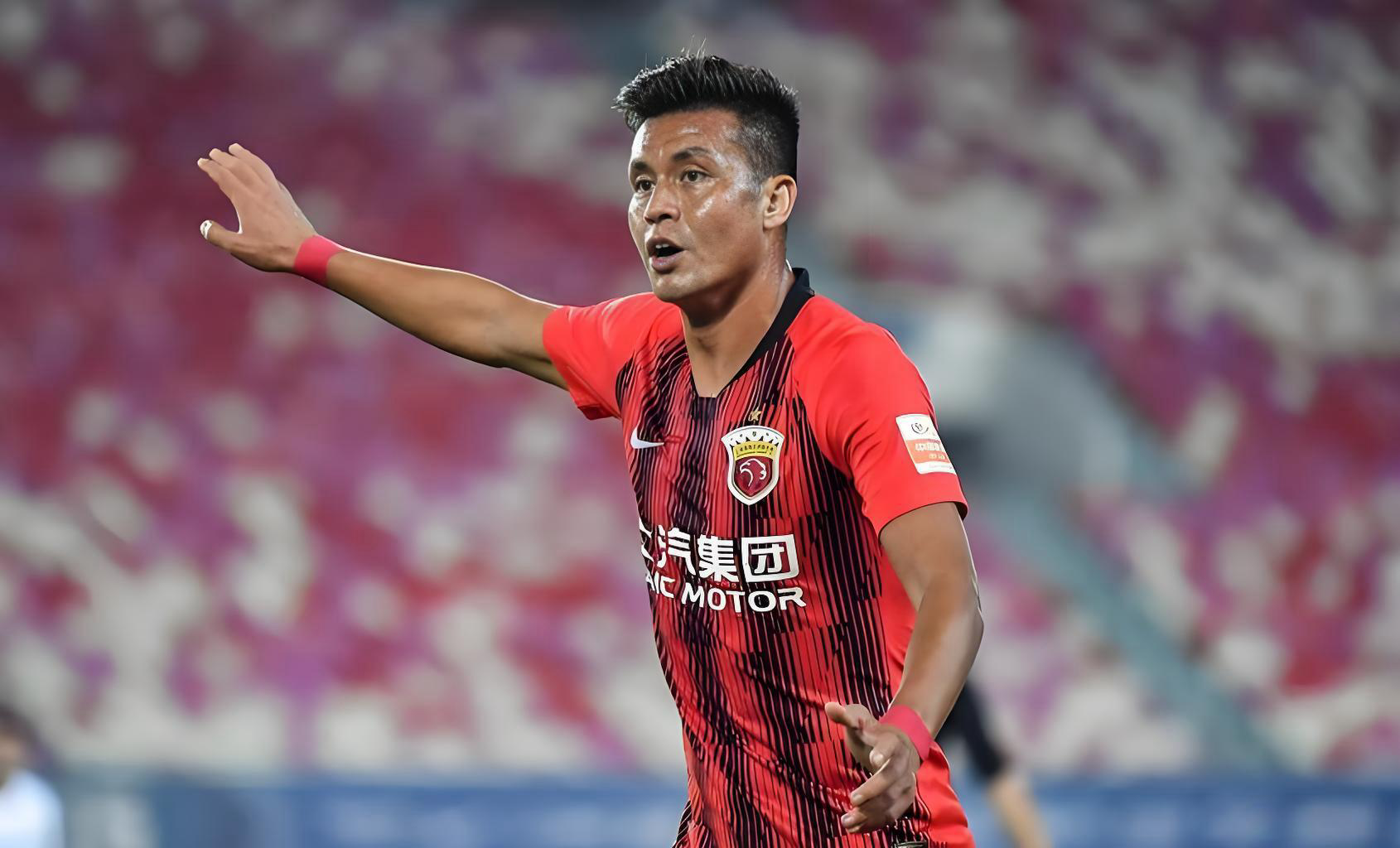 成都蓉城续约买提江唐淼