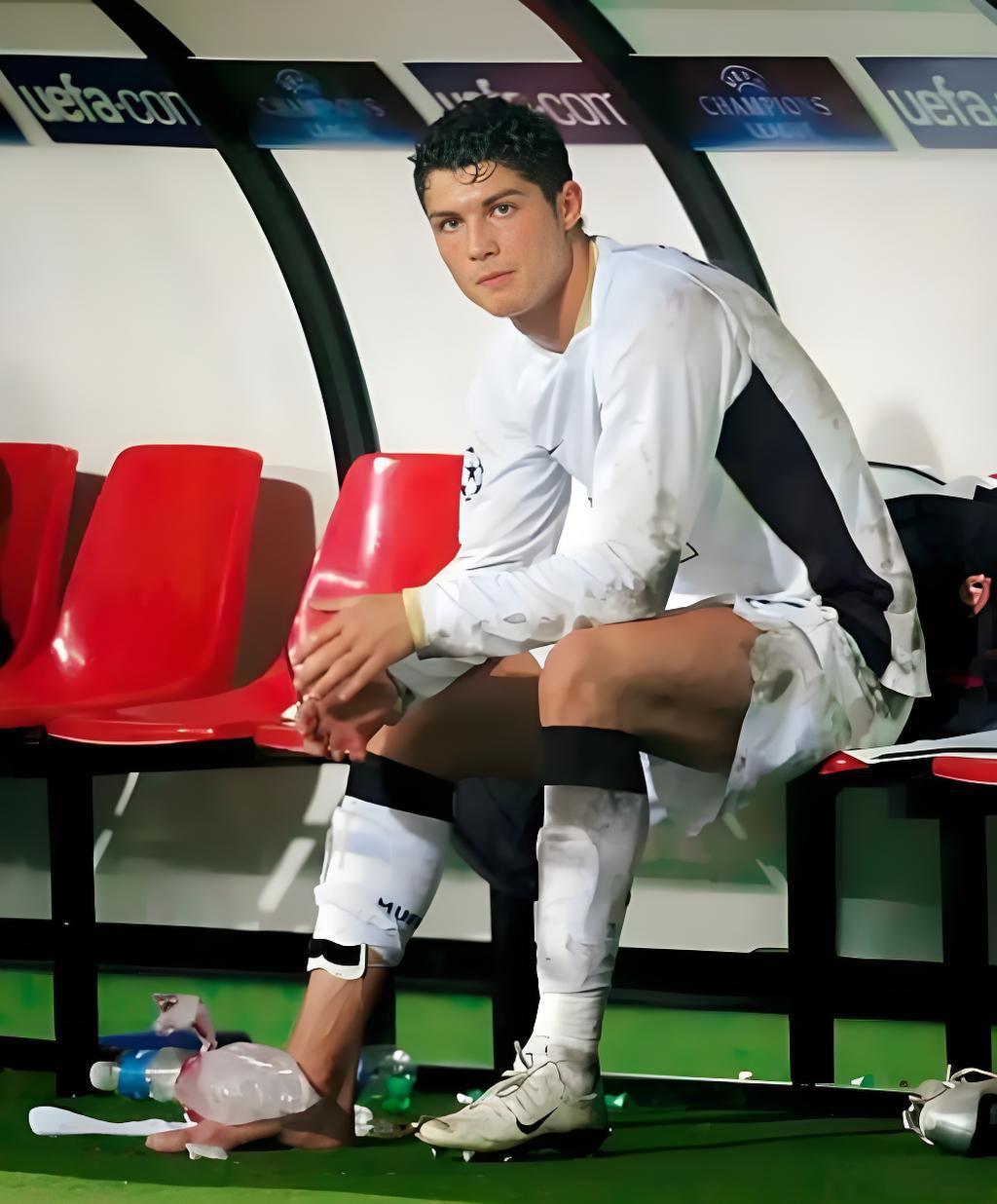 C罗易容街头踢球惊呆路人