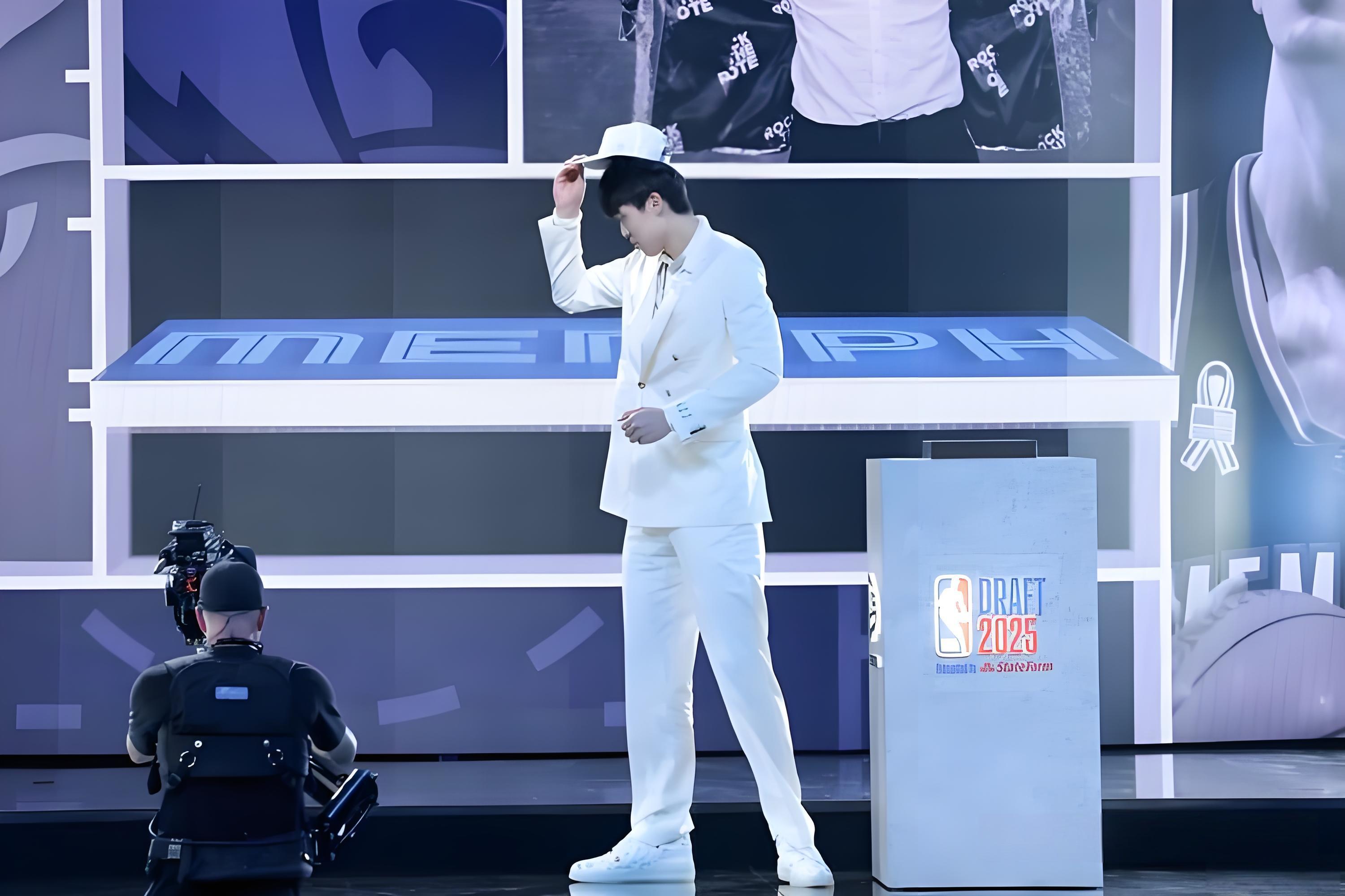 杨汉森逆袭之路：从淄博少年到NBA新星