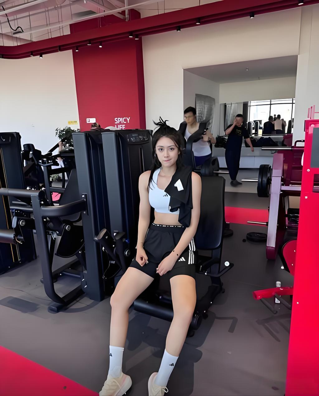 女篮第一美女卓石:颜值与实力并存