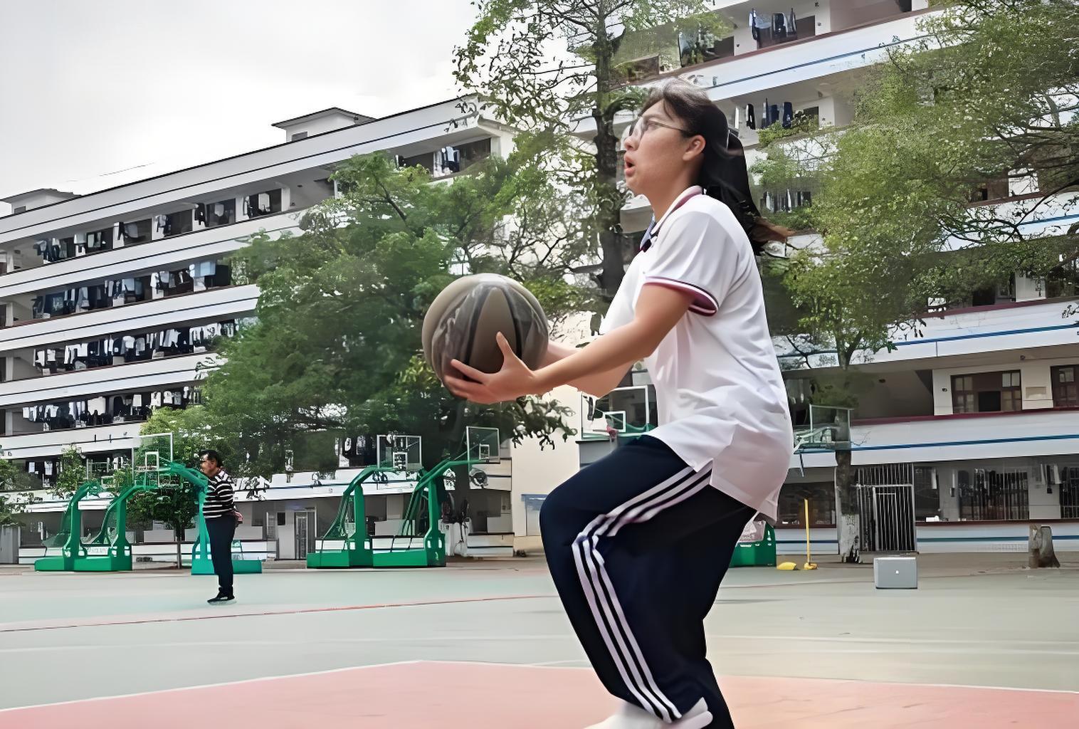 一米五六女孩的神龙摆尾