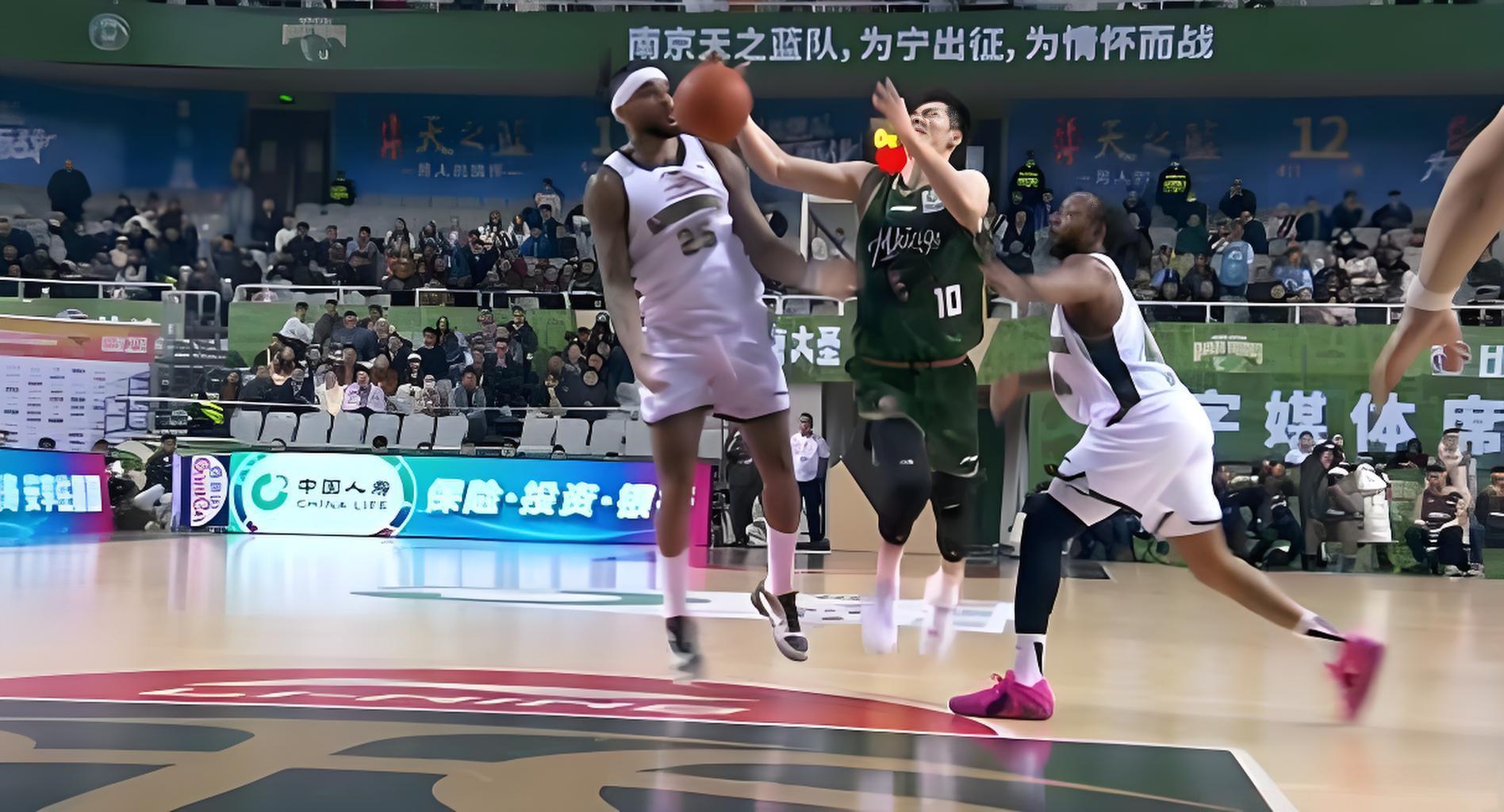 辽篮客场险胜同曦两连胜